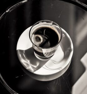 Kopi Robusta lebih hitam, pekat, dan bodi lebih kental dan rasa pahit.