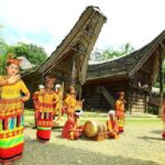 Tarian dan Rumah Adat Toraja berbentuk Tongkonan - ERA.ID